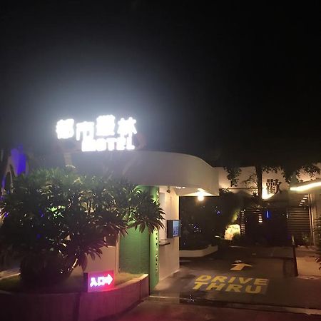 Jungle City Motel Chiayi Extérieur photo