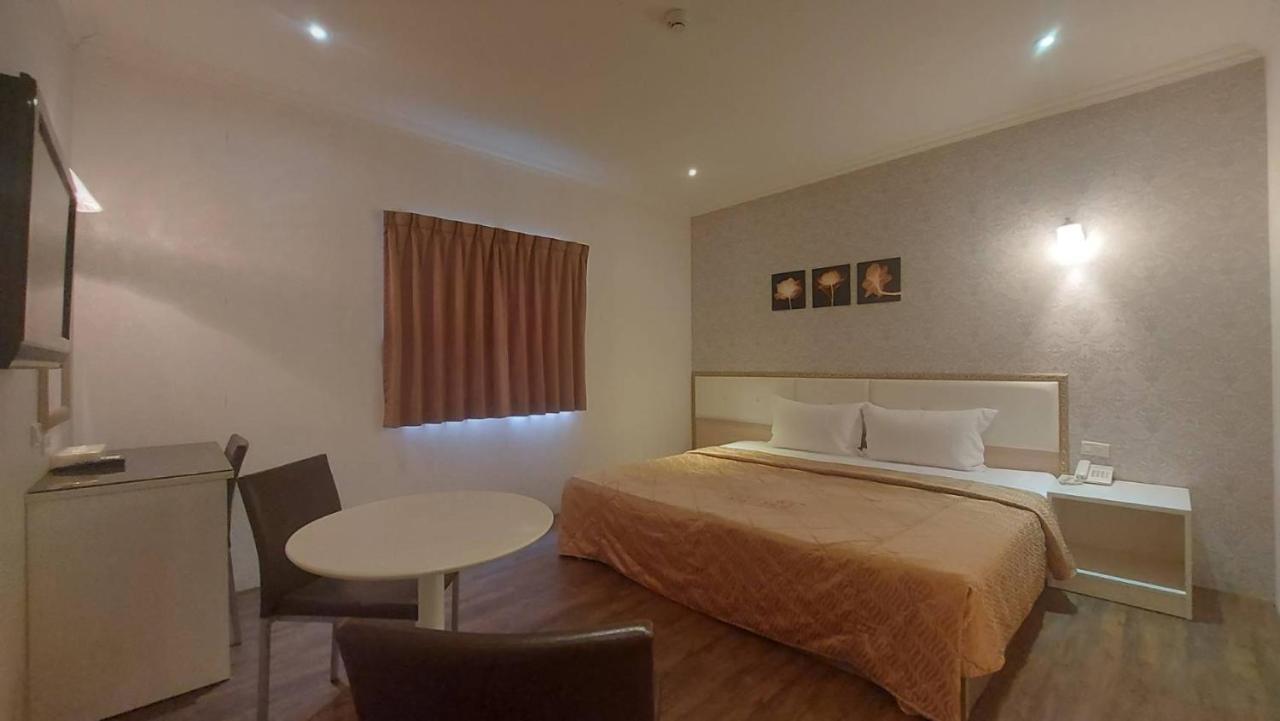 Jungle City Motel Chiayi Extérieur photo