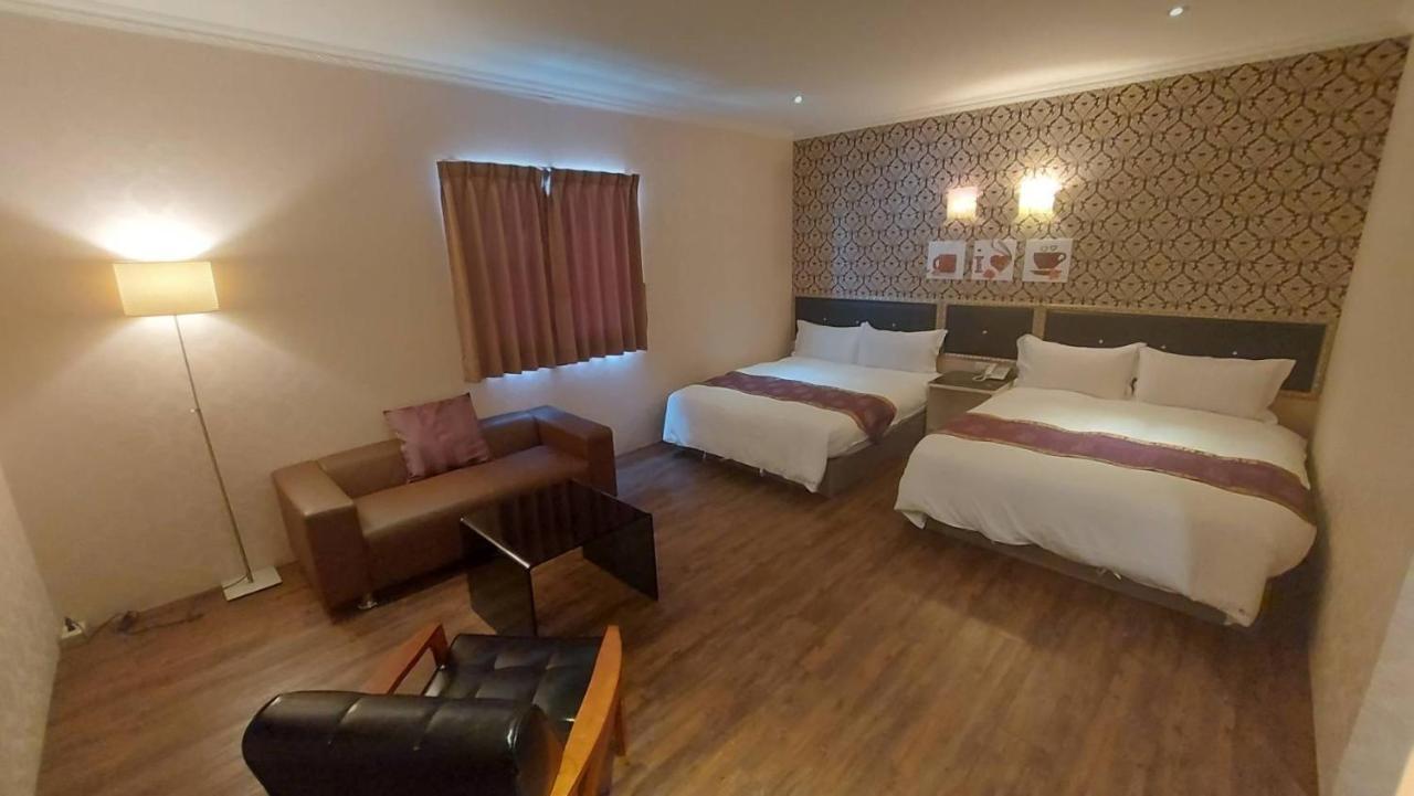 Jungle City Motel Chiayi Extérieur photo