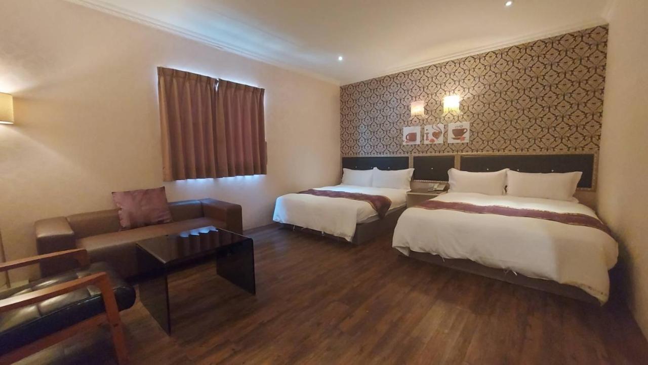 Jungle City Motel Chiayi Extérieur photo
