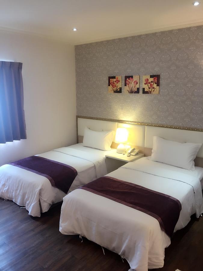 Jungle City Motel Chiayi Extérieur photo