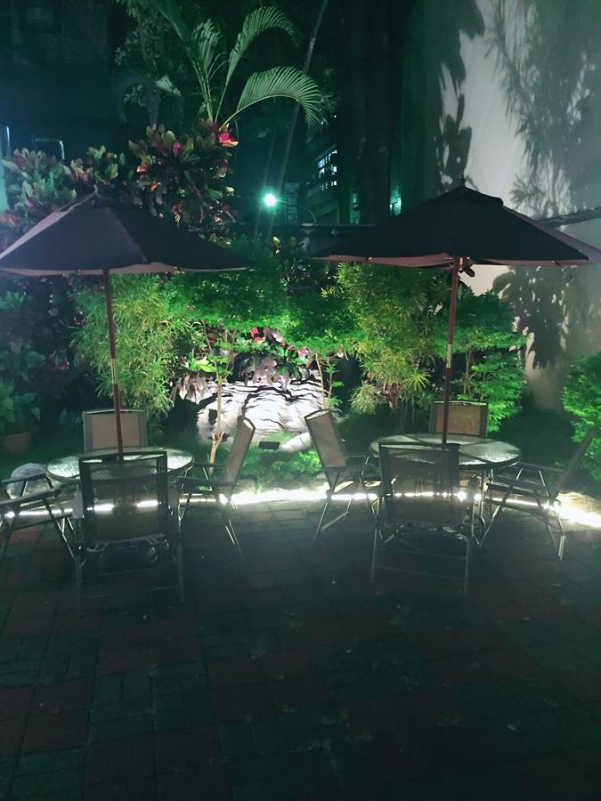 Jungle City Motel Chiayi Extérieur photo