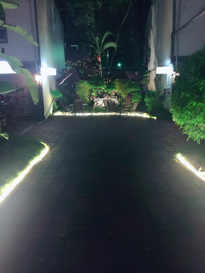 Jungle City Motel Chiayi Extérieur photo