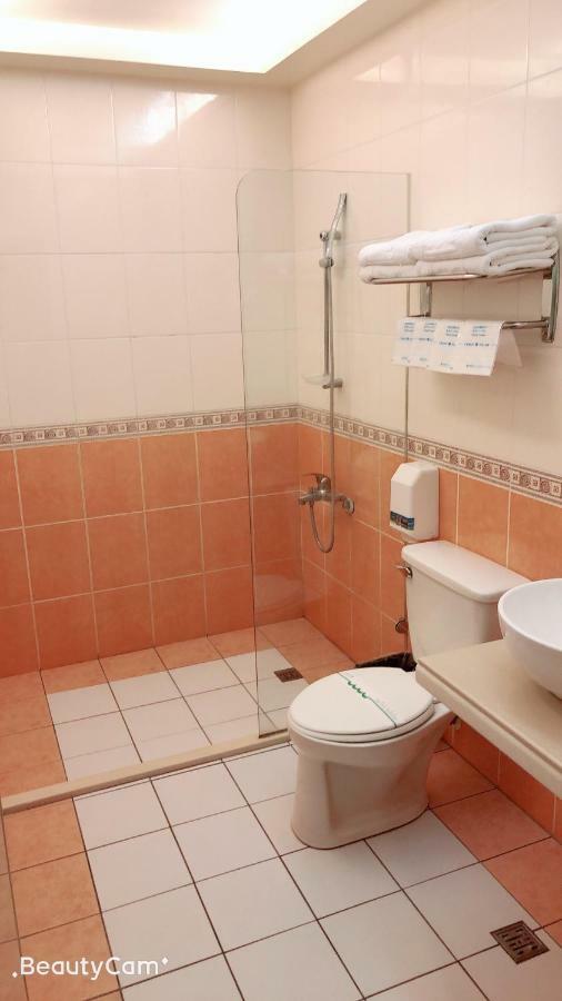 Jungle City Motel Chiayi Extérieur photo