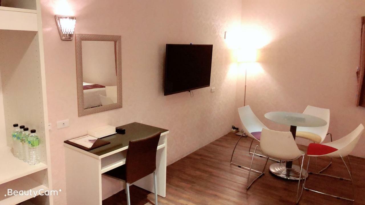 Jungle City Motel Chiayi Extérieur photo